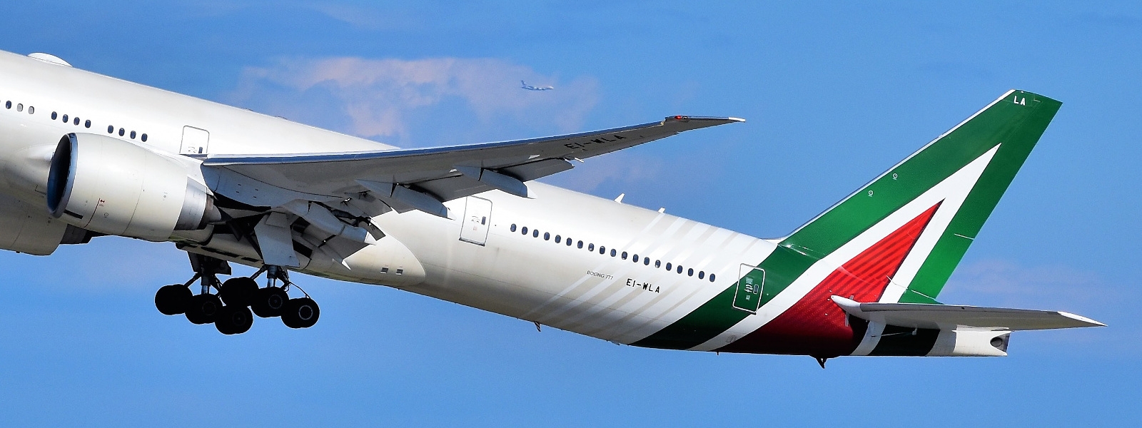 Alitalia, Sindacati: necessario incontro con De Micheli e Leogrande