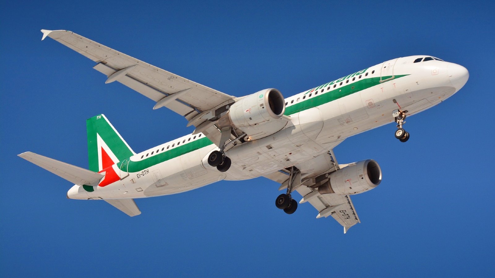 Alitalia: Sindacati, inaccettabile mancata erogazione stipendi. Intervenga Governo