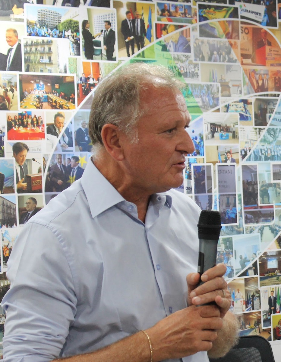 Il Segretario Generale Claudio Tarlazzi intervistato a teleone Palermo in occasione dell’inaugurazione della nuova sede Uiltrasporti Sicilia insieme al Segretario Regionale Agostino Falanga e al Segretario Uil Sicilia Claudio Barone [VIDEO]