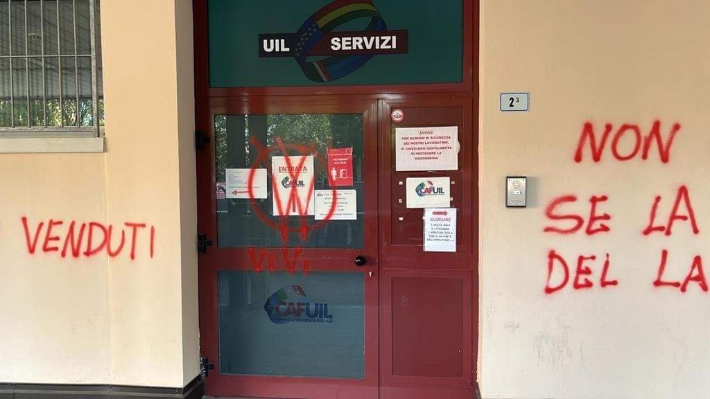 Scritte contro sede Uil Bologna: atto vile non fermerà nostro lavoro a difesa lavoratori