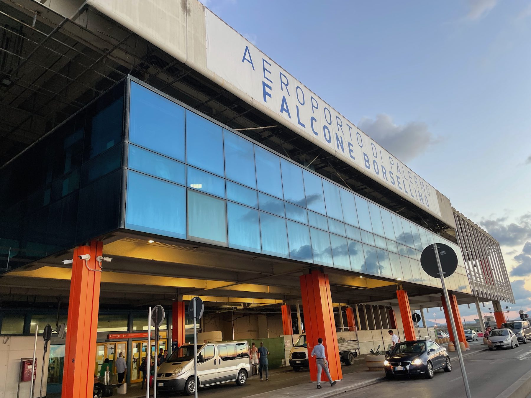 Riattivazione del bus navetta che collega il parcheggio P3 al Terminal e disposizione di parcheggi gratuiti per tutti i lavoratori degli handler