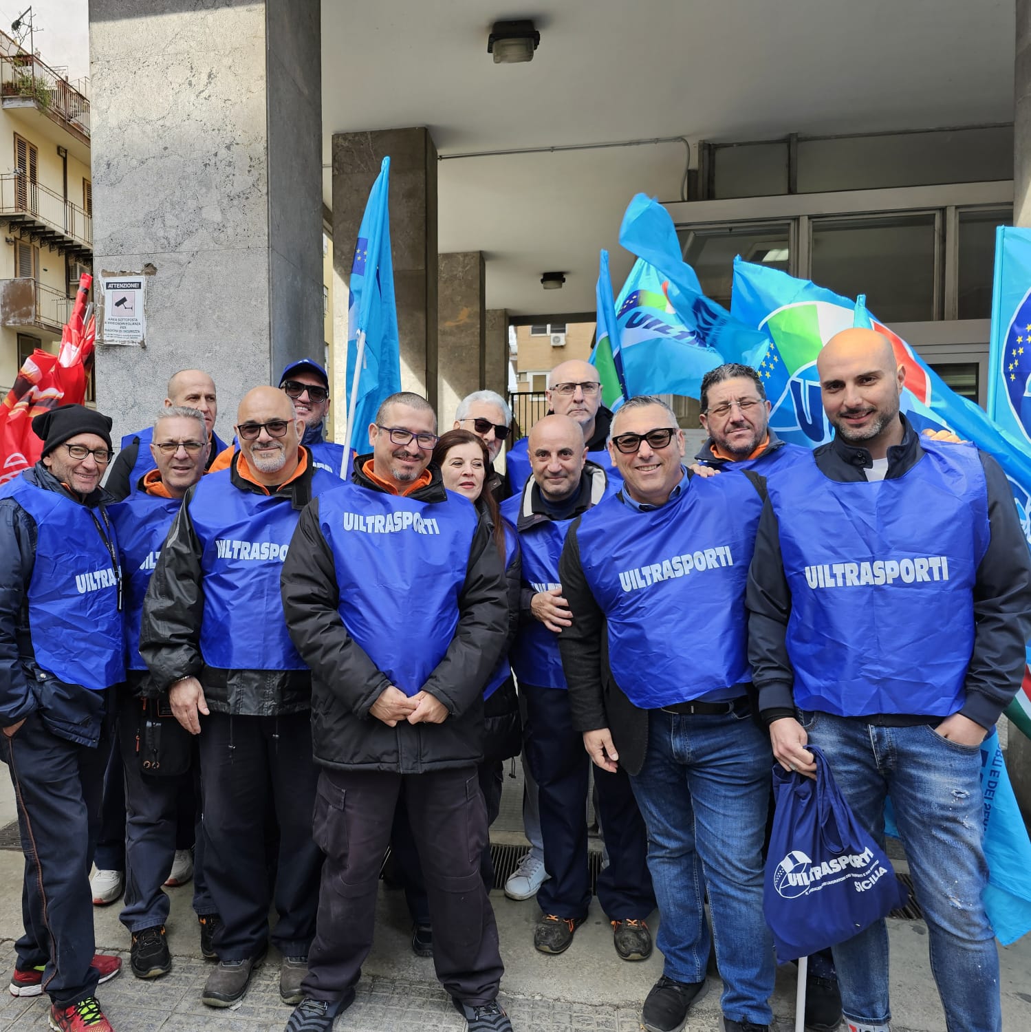Multiservizi, sit-in Dussmann davanti alla sede Asp di Palermo
